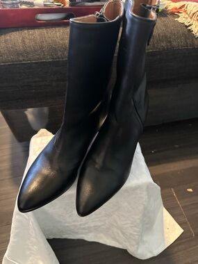 Anonymous size 40 worn once ! High quality made in Portugal black leather kitten